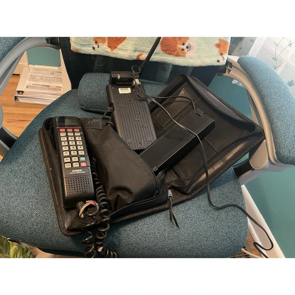 Vintage Motorola Cell Mobile Car Phone Bundle Bag Case , It Powers On